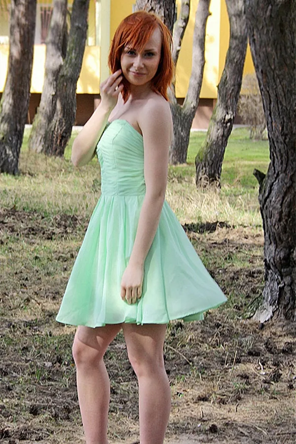 A-line Sweetheart Knee Length Chiffon Sleeveless Prom Dress