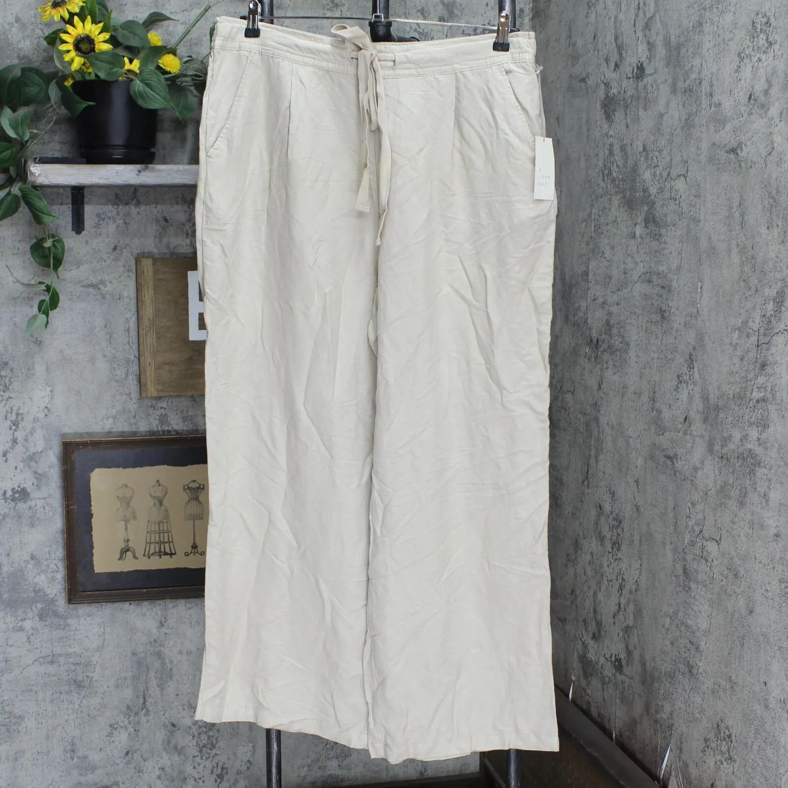 A New Day Women's Mid-Rise Wide Leg Pull-On Pants 566035