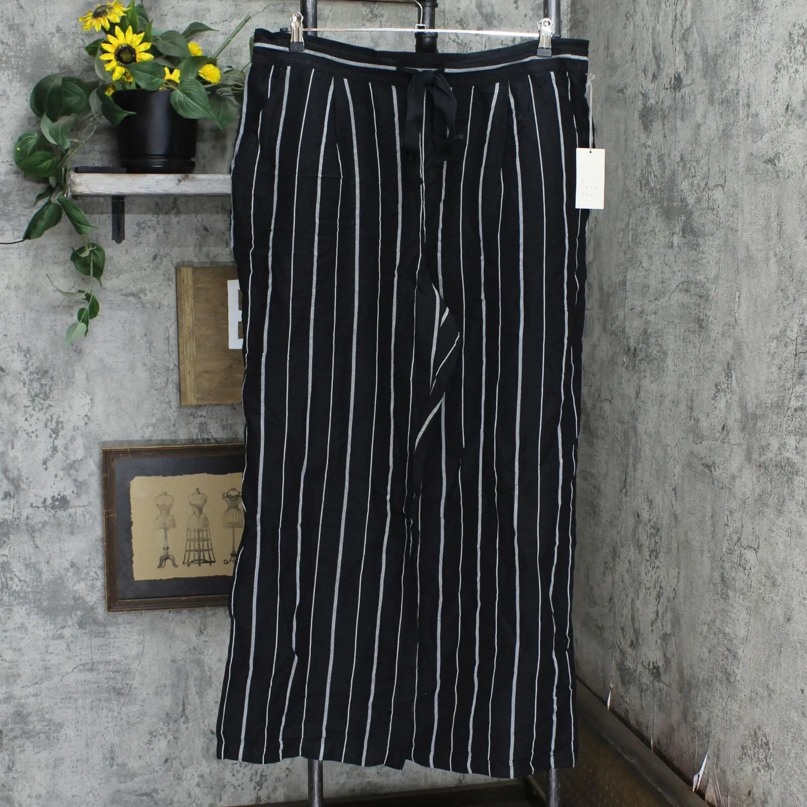 A New Day Women's Striped Mid-Rise Wide Leg Pull-On Pants 78321632