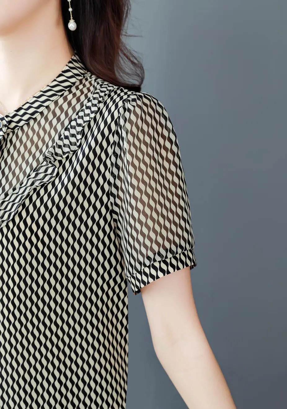 Breezy Women's Chiffon Blouse Featuring Wavy Patterns