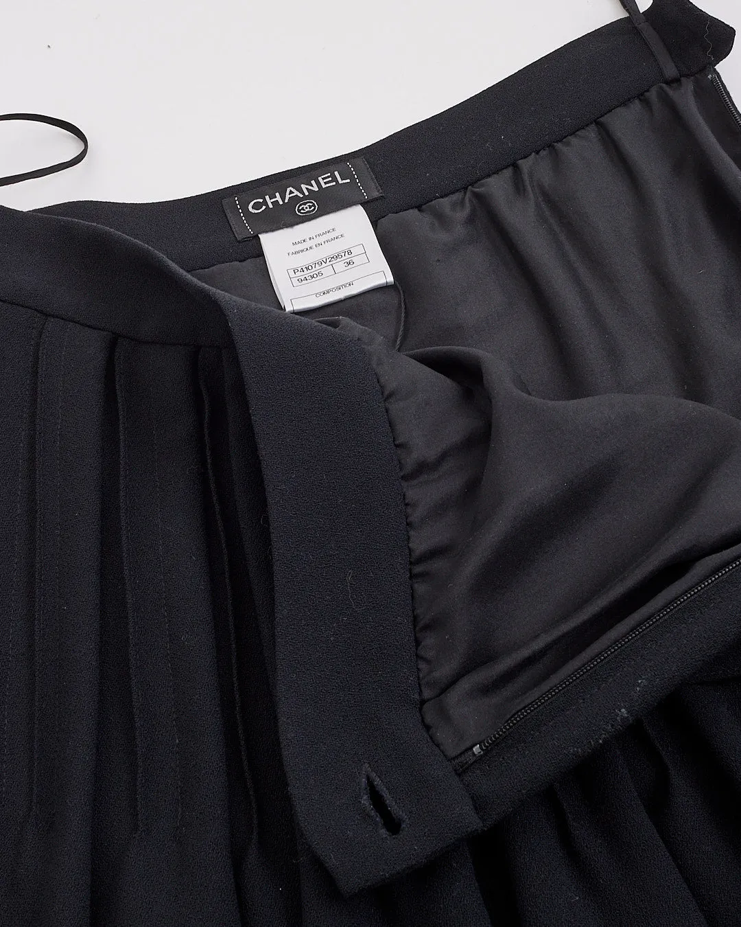 Chanel Black Crepe Pleated Skirt - 36