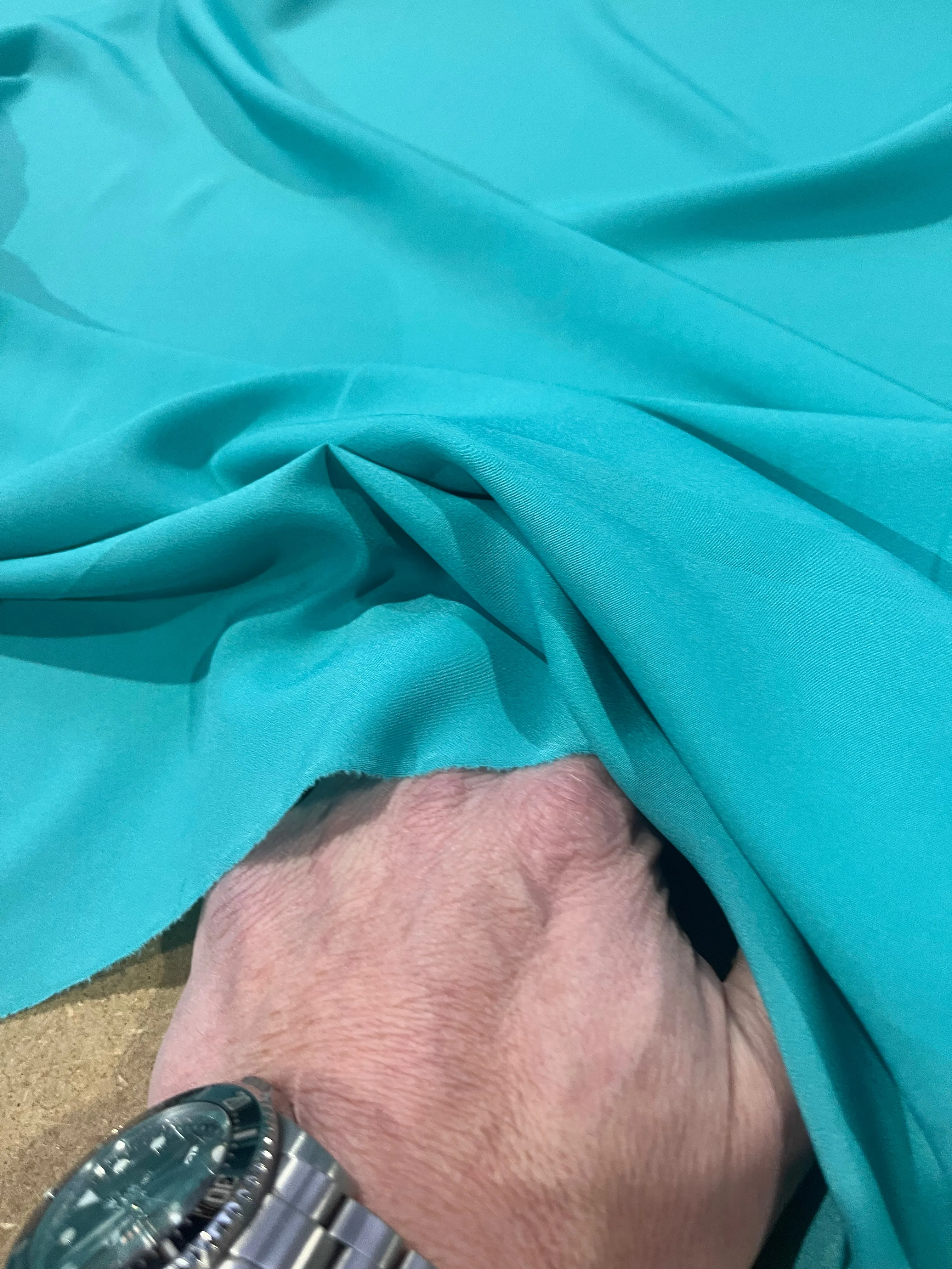 E02 light crêpe sea green