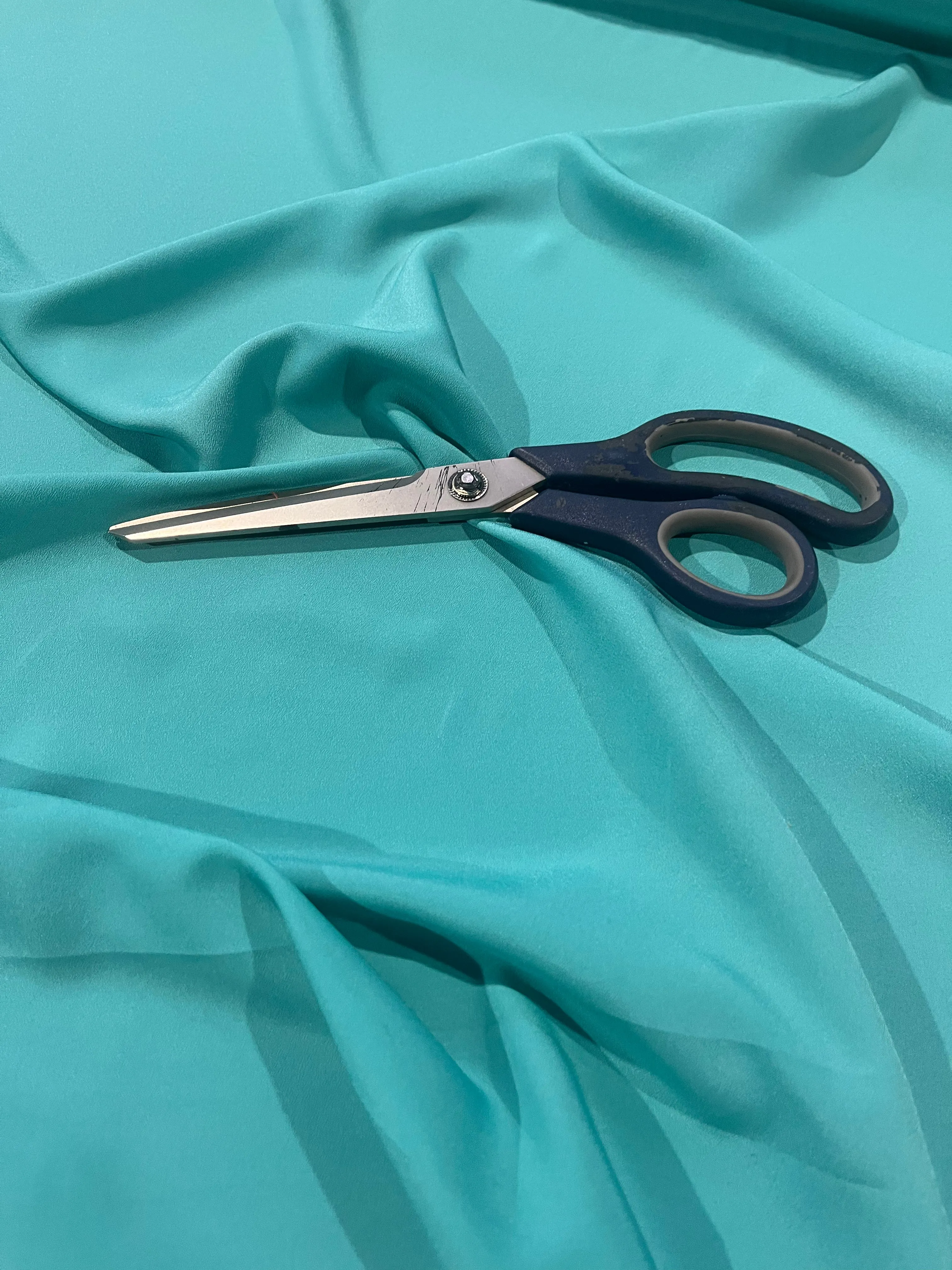 E02 light crêpe sea green