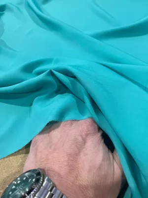 E02 light crêpe sea green