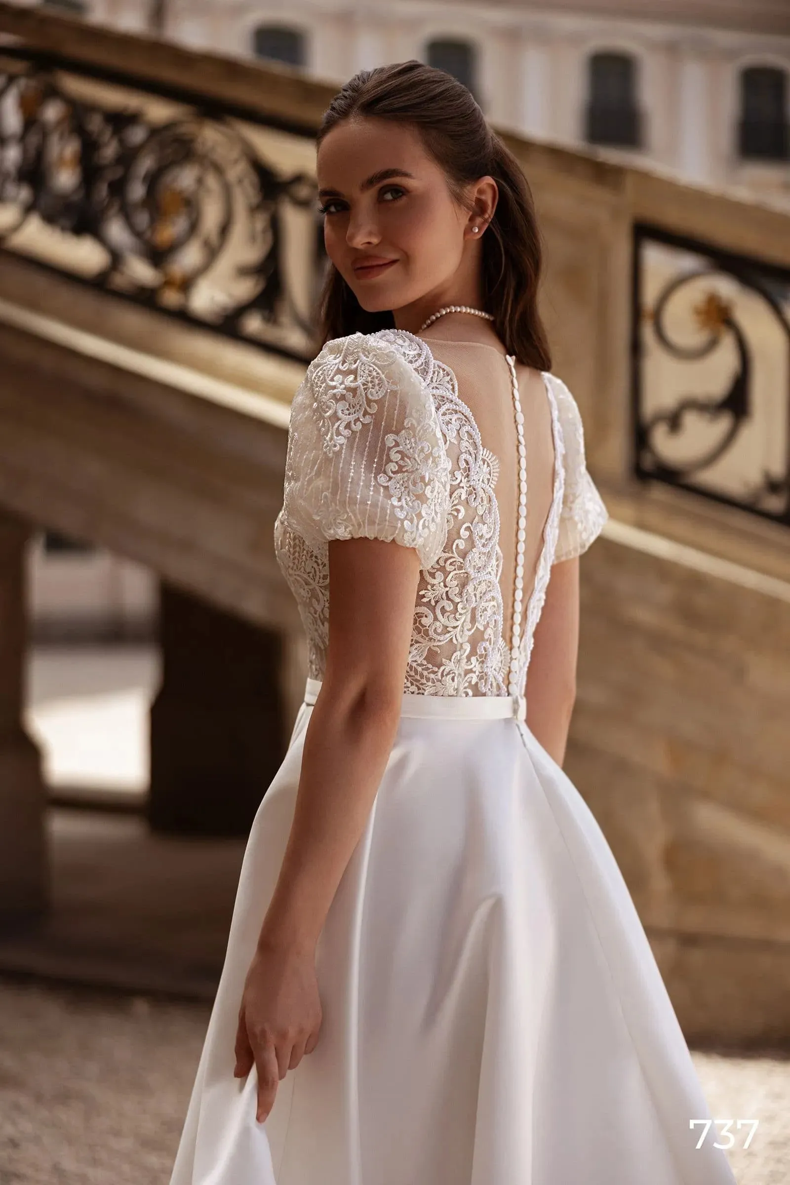 Elegant Satin Wedding Dresses Woman's Appliques Sexy V Neck Puff Sleeve Elegant Bride Gowns