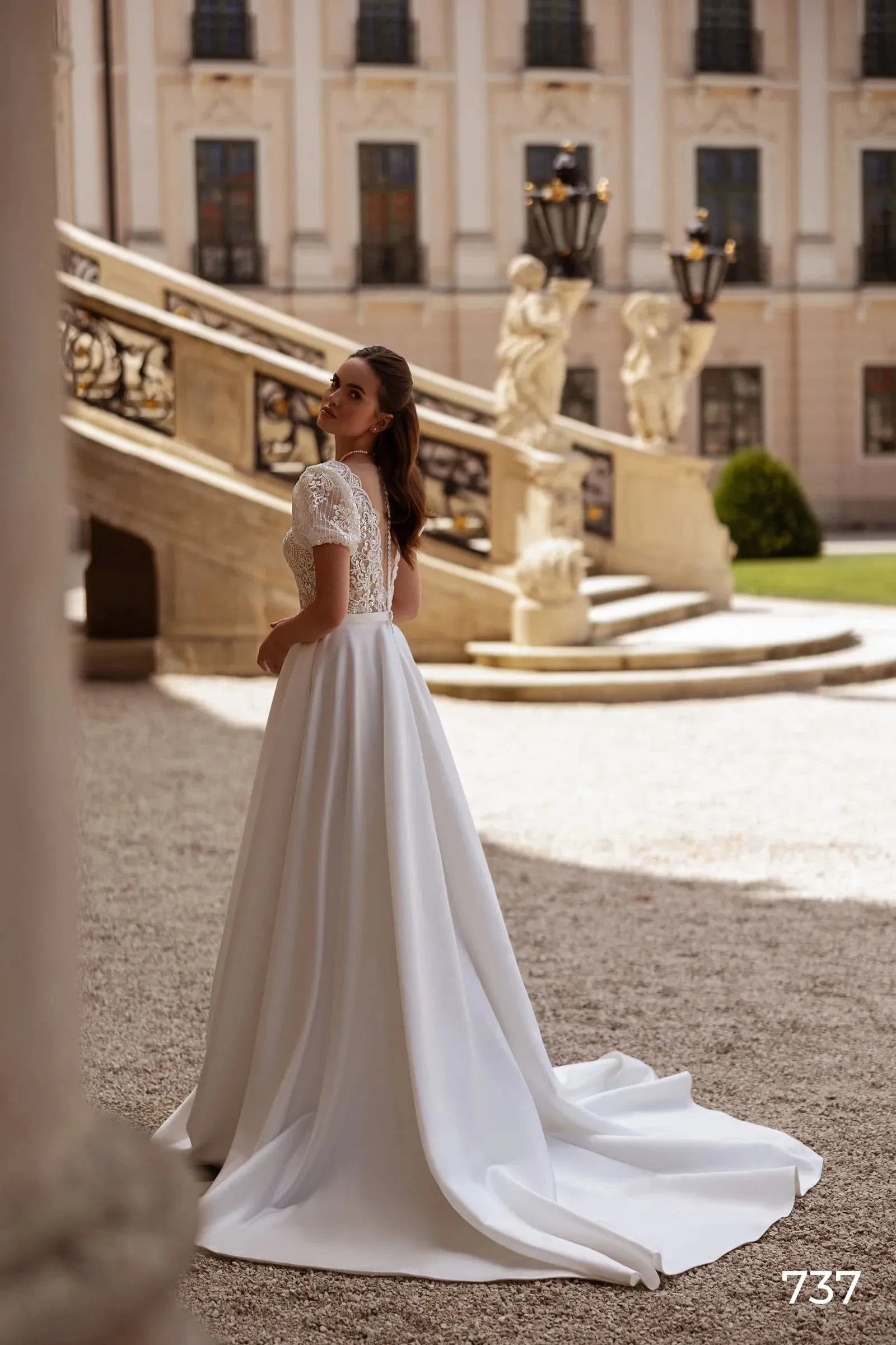 Elegant Satin Wedding Dresses Woman's Appliques Sexy V Neck Puff Sleeve Elegant Bride Gowns