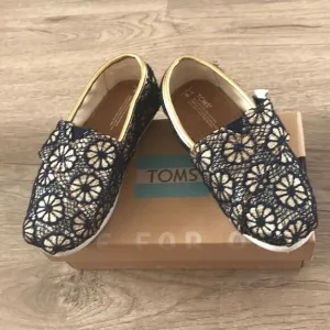 🎉last deal🎉Classic Gold Crochet Glitter Toms sho