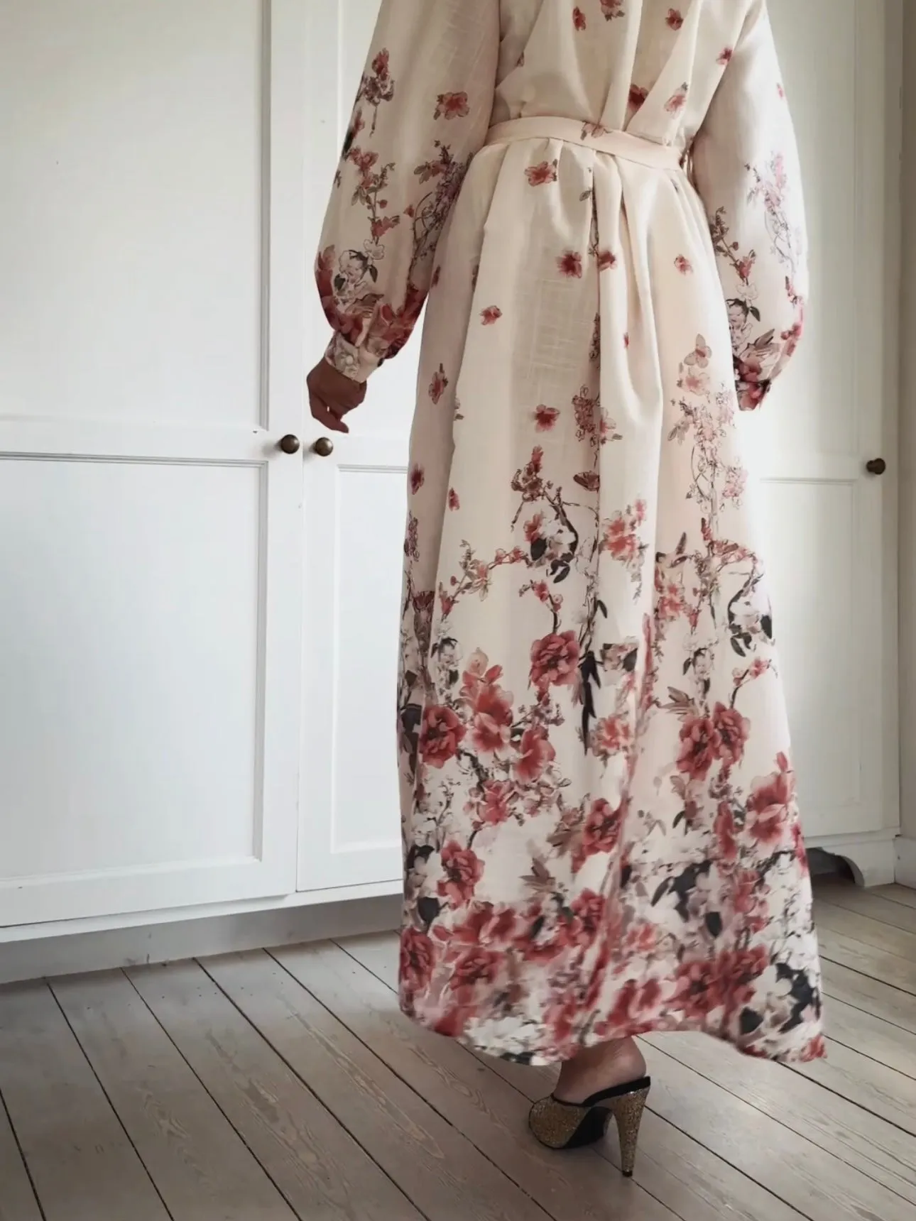 LONG DRESS WITH BELT - LIGHT BEIGE