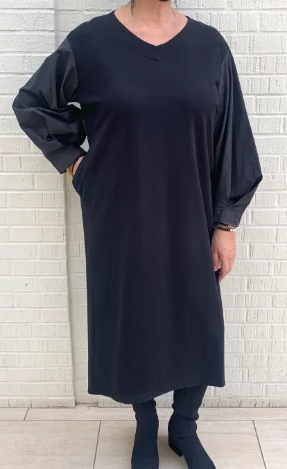 Moyuru Black Dress