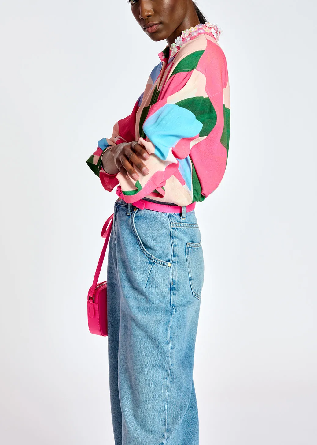 Multicolor shirt with sequin-embroidered collar