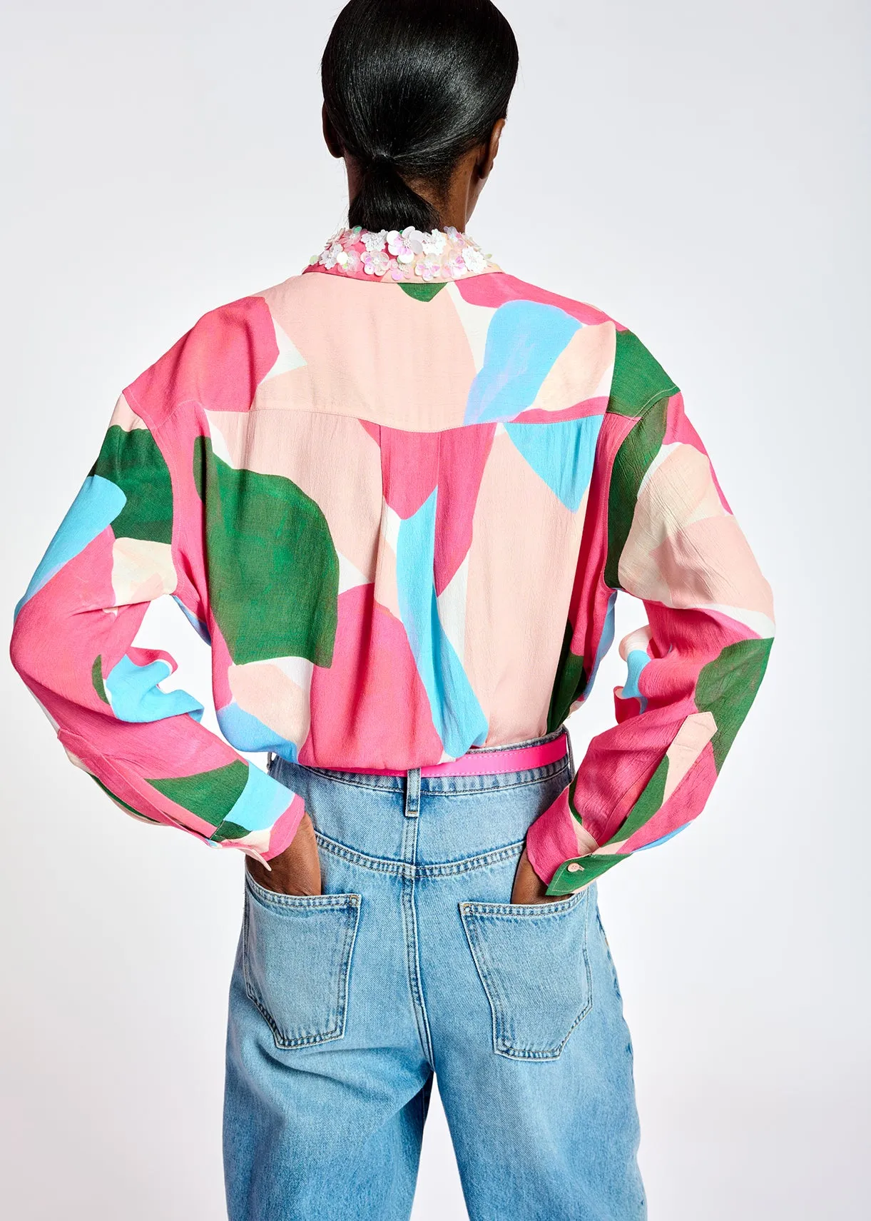 Multicolor shirt with sequin-embroidered collar