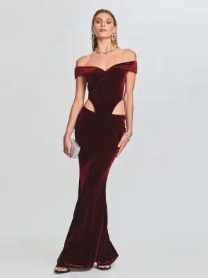 Nerissa® | Classic off-the-shoulder velvet dress with neckline for women