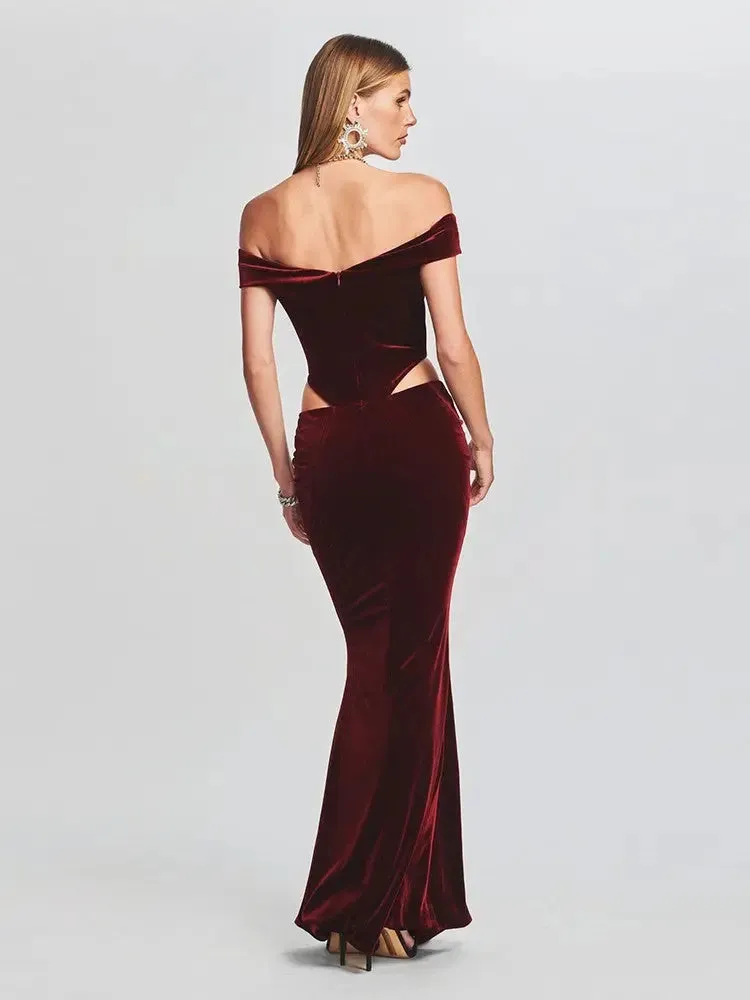 Nerissa® | Classic off-the-shoulder velvet dress with neckline for women