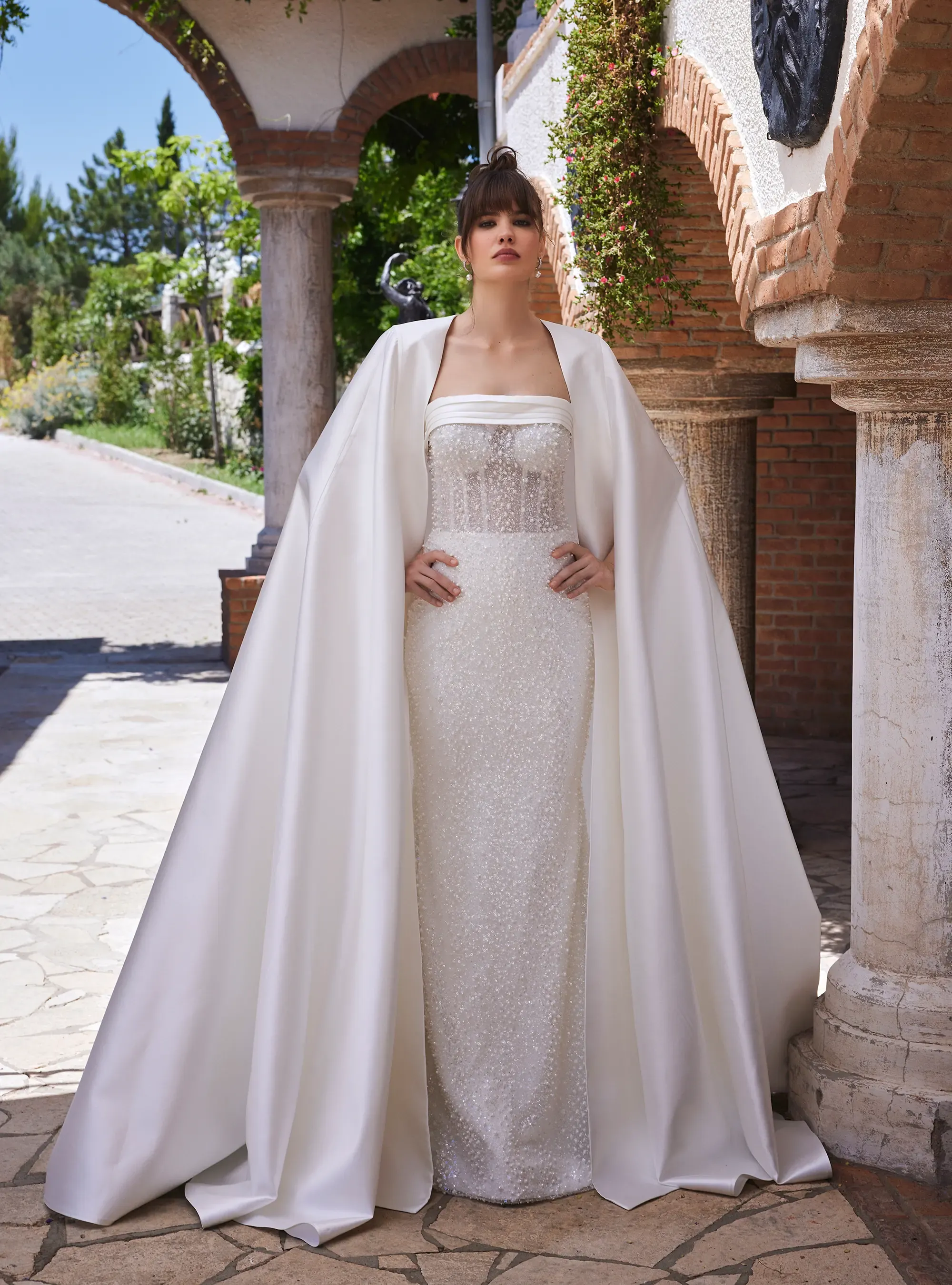 Pearl Pattern Designed Mermaid Style Bridal Gown with Neckline and Cape
