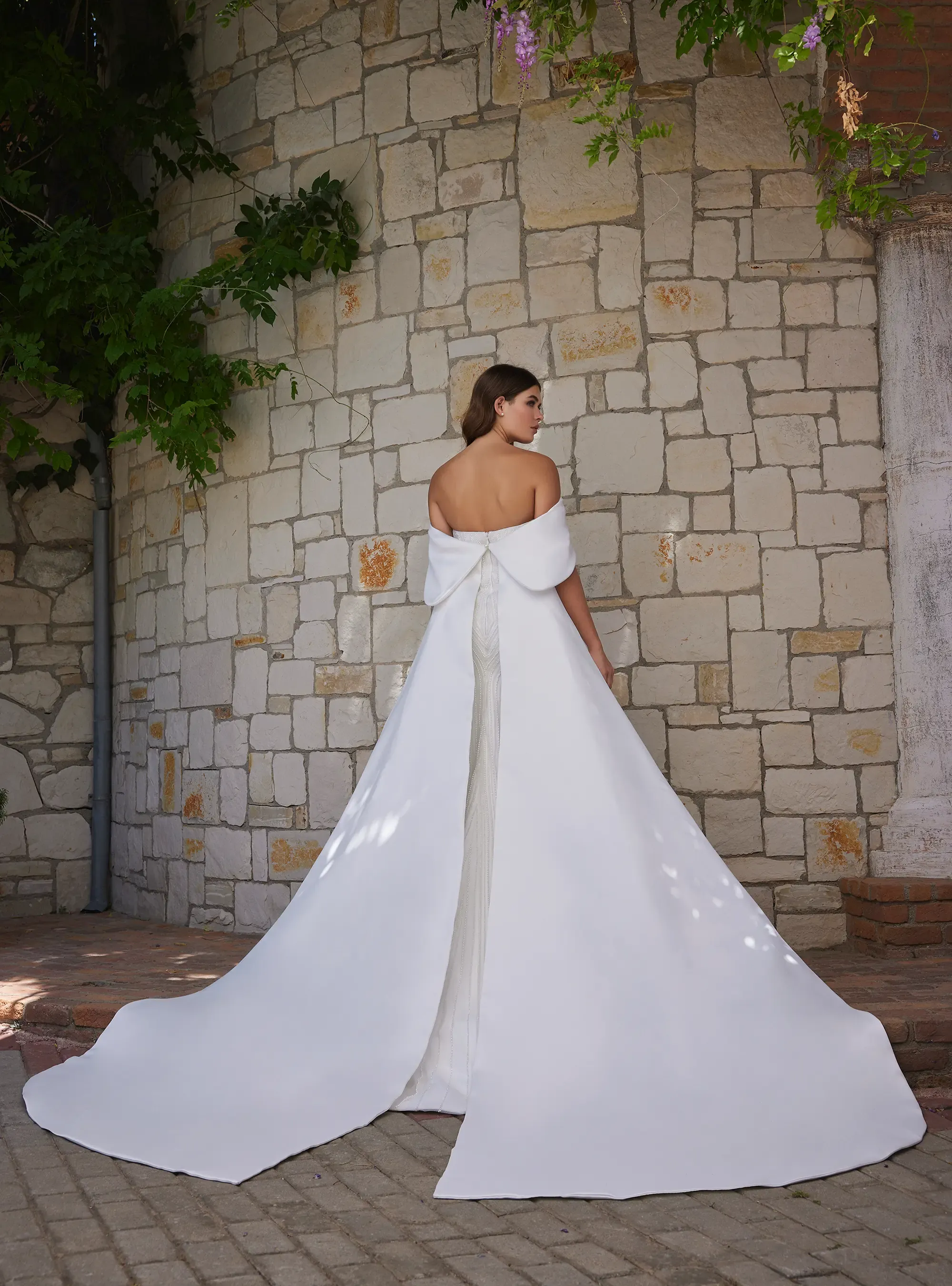 Romantic Mermaid Bridal Gown with Floral Accents and Detachable Skirt