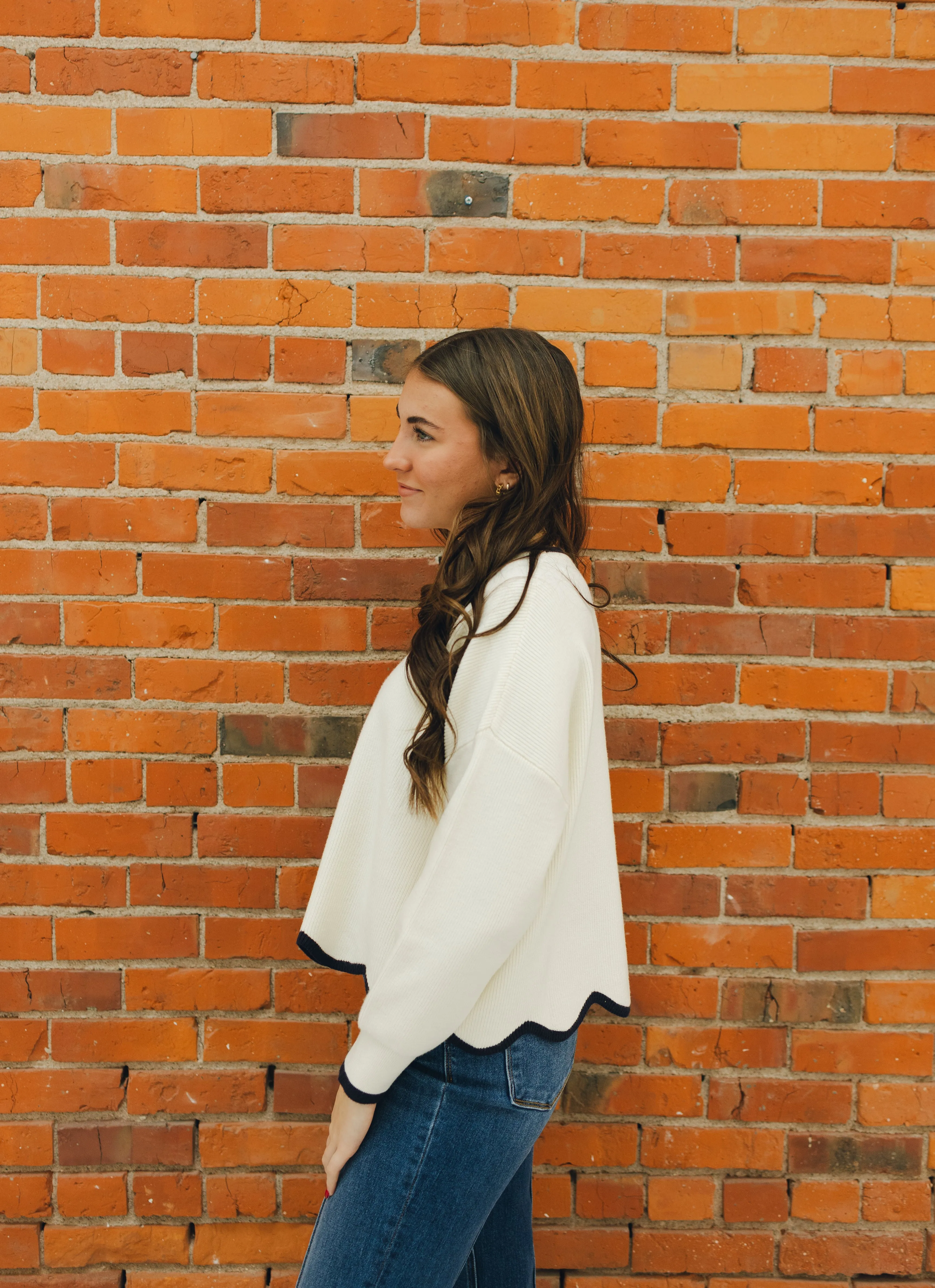 Scallop Hem Sweater - Off White/Navy