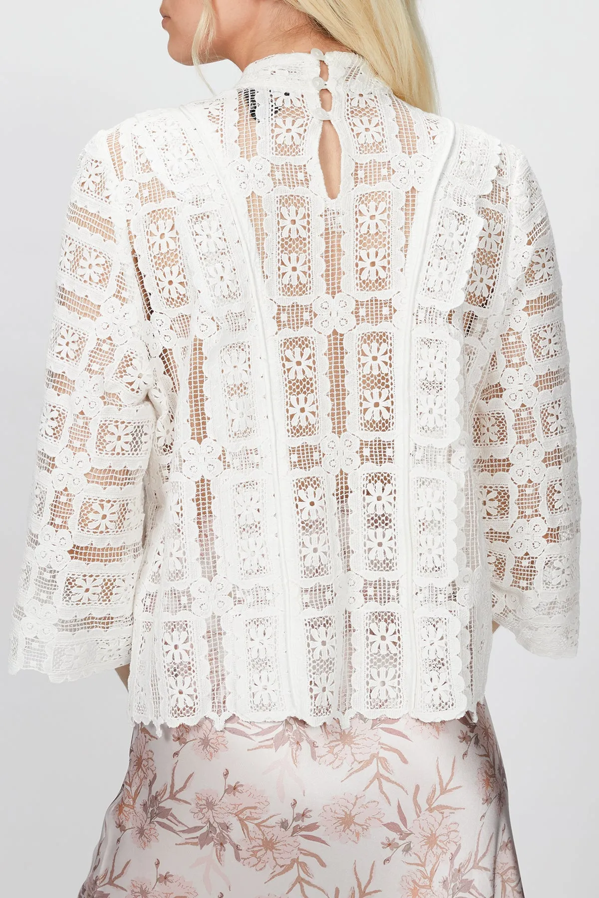 SCALLOPED CROCHET TOP