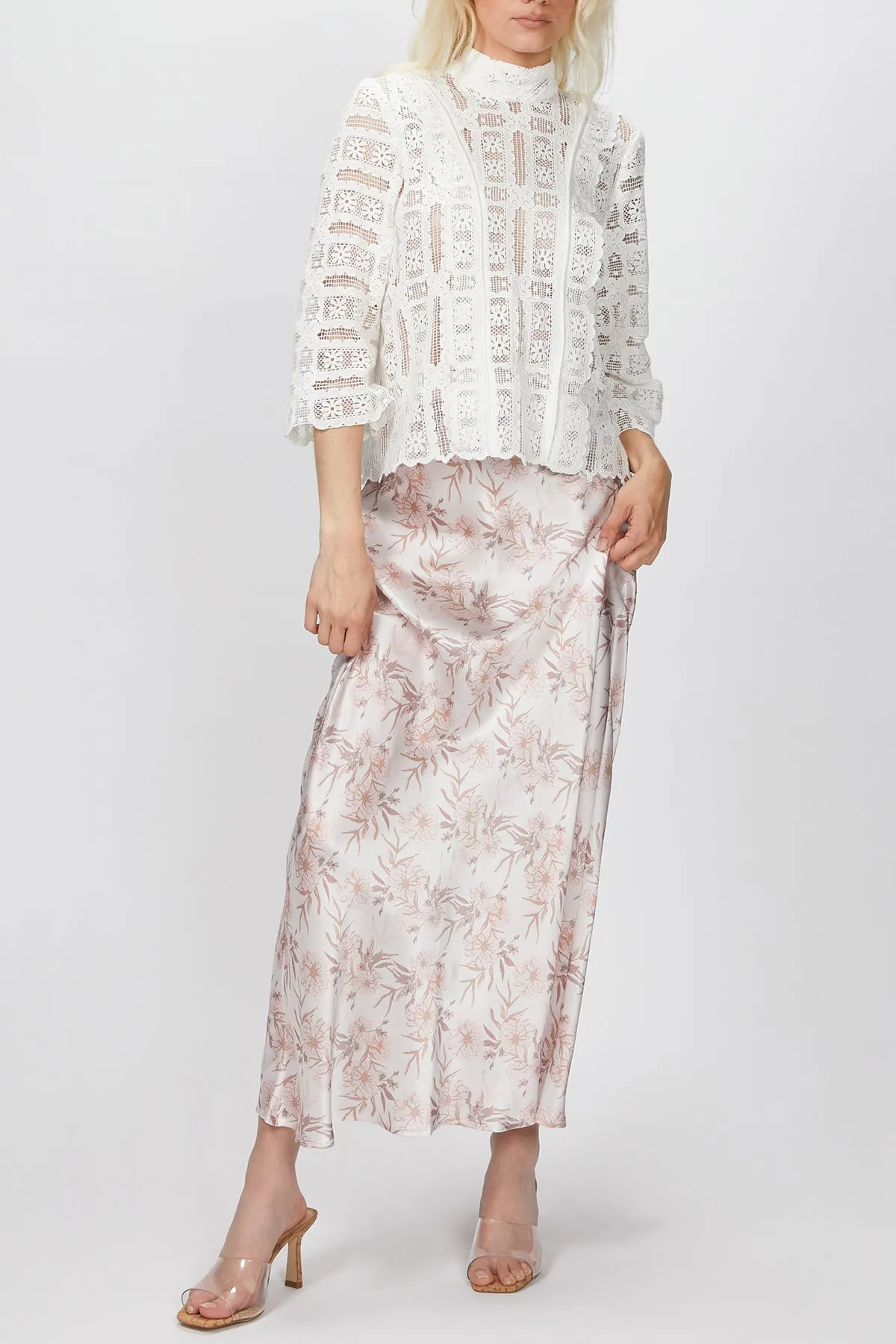 SCALLOPED CROCHET TOP