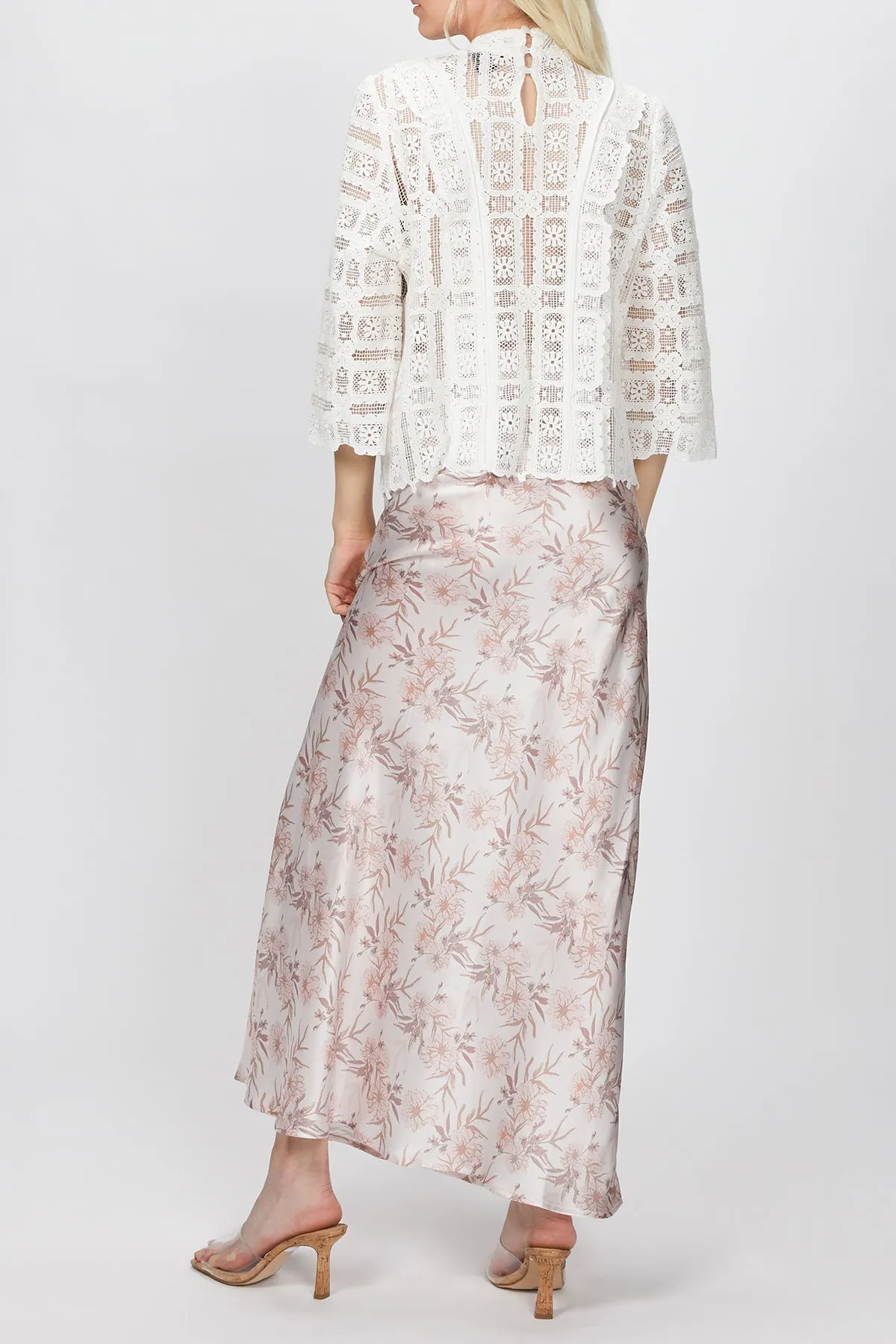 SCALLOPED CROCHET TOP