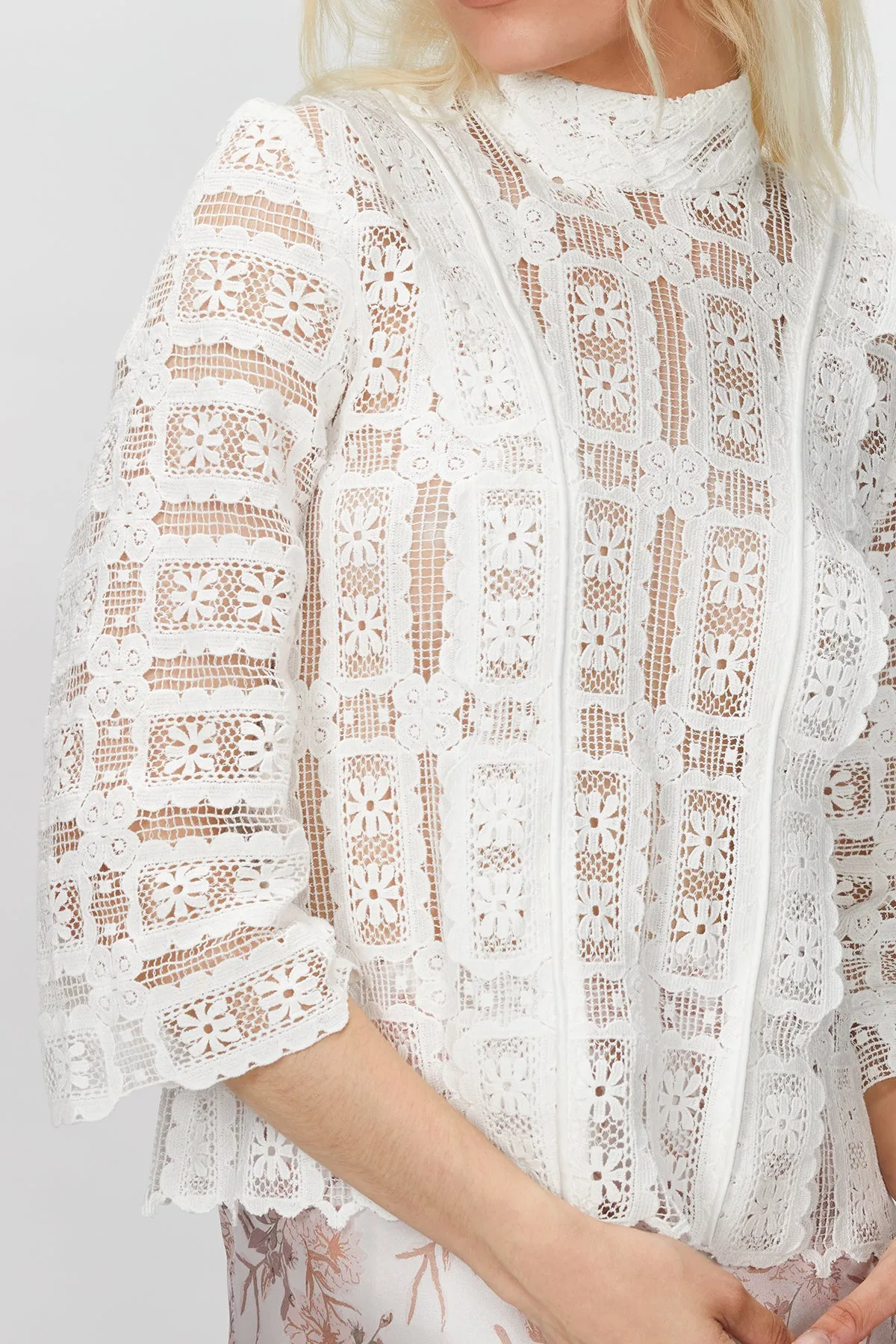 SCALLOPED CROCHET TOP