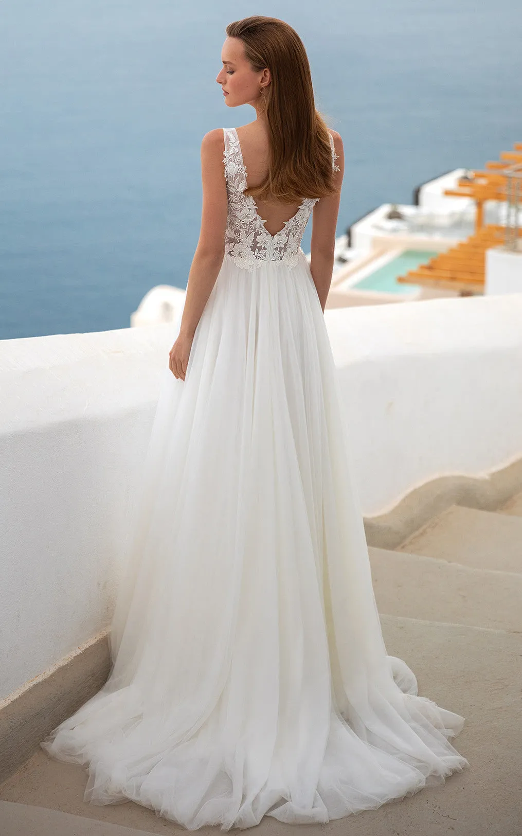 Sexy Slutty Plunging Beach A-Line Boho Lace Wedding Dress Elopement Summer Sleeveless Backless Sweep Train Tulle Bridal Gown