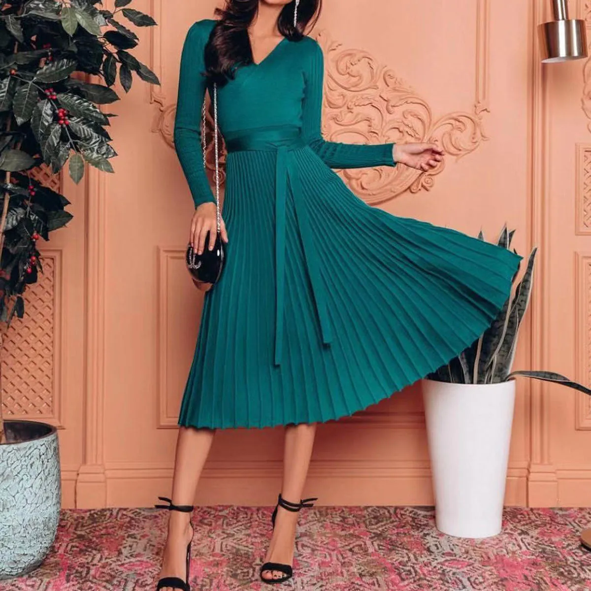 Sexy V-Neck Solid Pleated Knitted Skater Dress