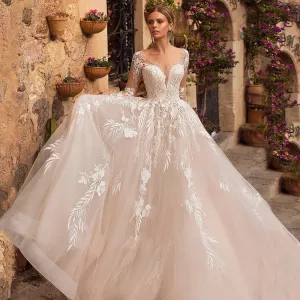 Temperament Personalized V-Neck Lace Applique Wedding Dress